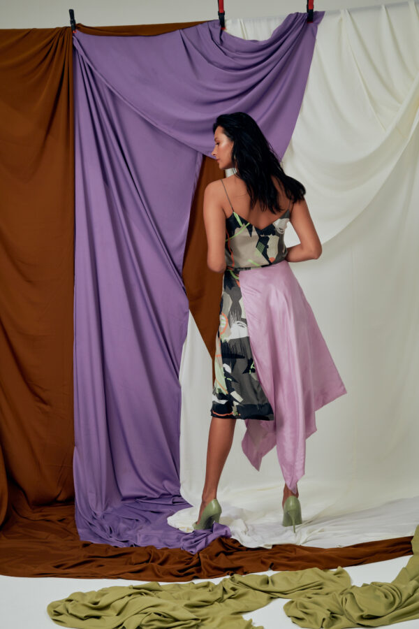 Asymmetric contrast panel skirt