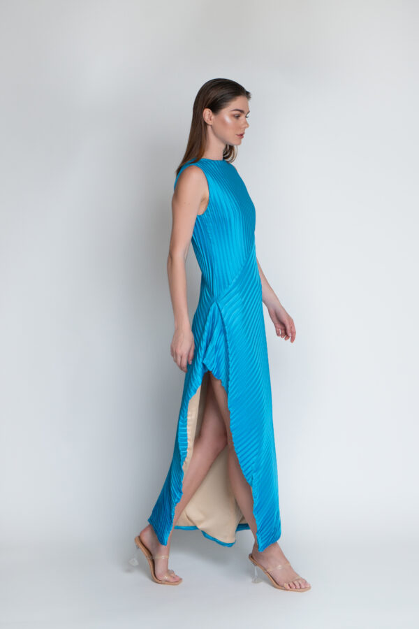 Pleated tent dress with slit